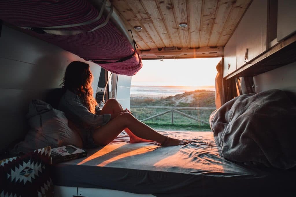 Camper ausbau mit querbett im Citroen Jumper