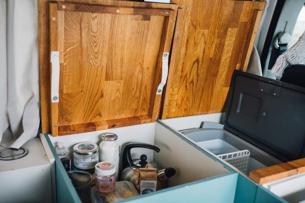 Stauraum und Kühlschrank T5 Küche Tablett