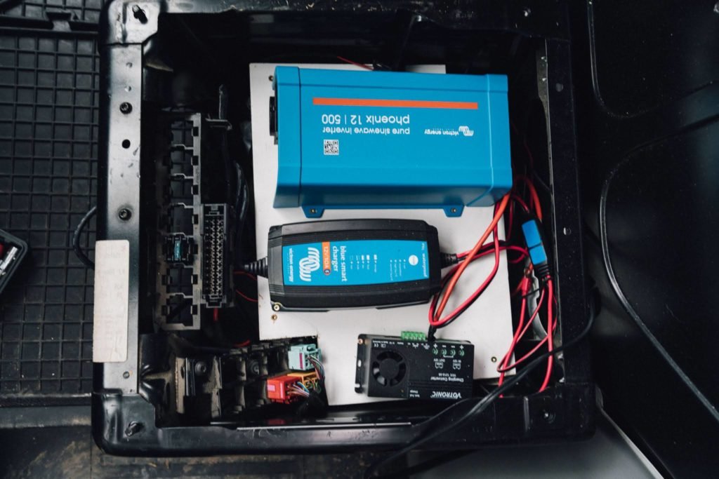 Elektrik unter VW T5 Fahrersitz